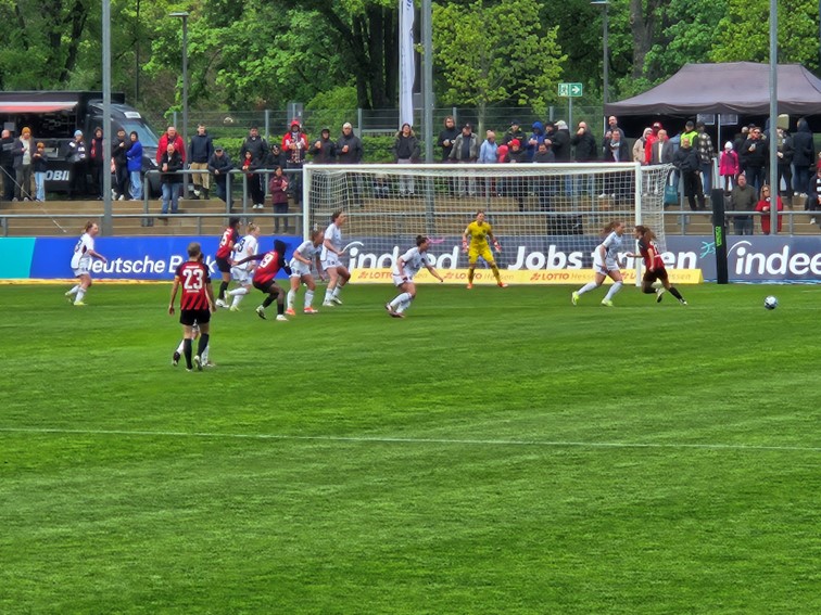 002 SGE Frauen FBL