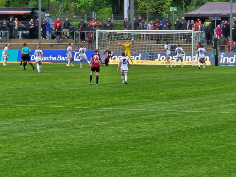 002 SGE Frauen FBL
