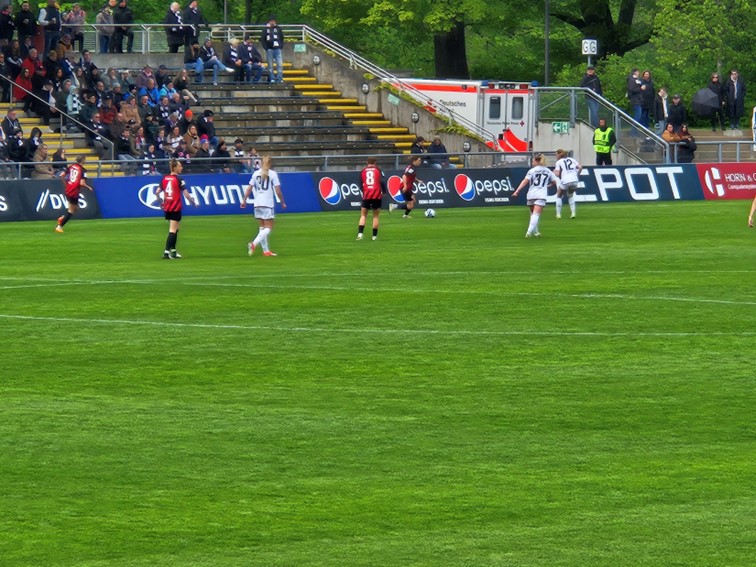 002 SGE Frauen FBL