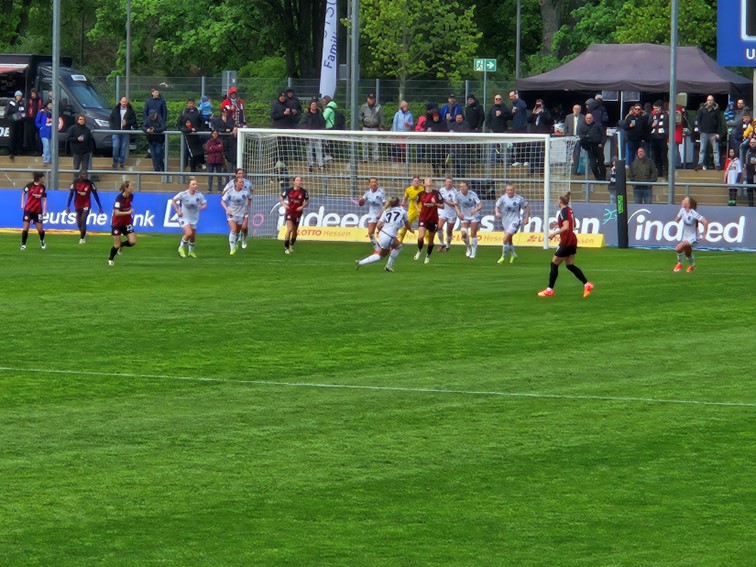 002 SGE Frauen FBL