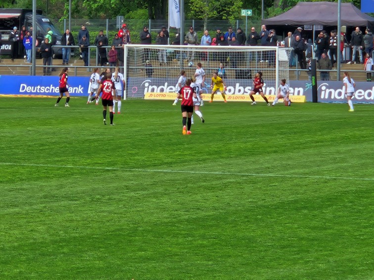 002 SGE Frauen FBL