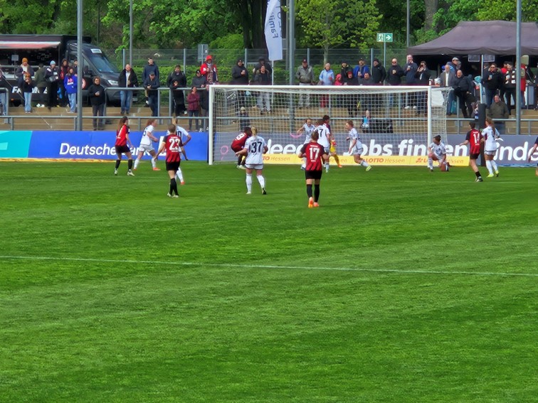 002 SGE Frauen FBL