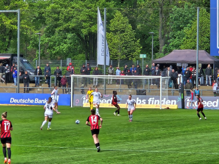 002 SGE Frauen FBL
