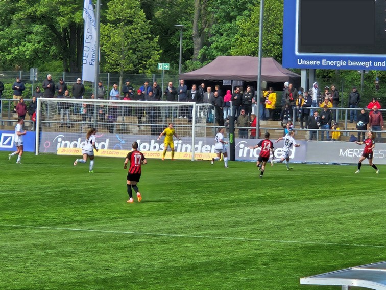 002 SGE Frauen FBL