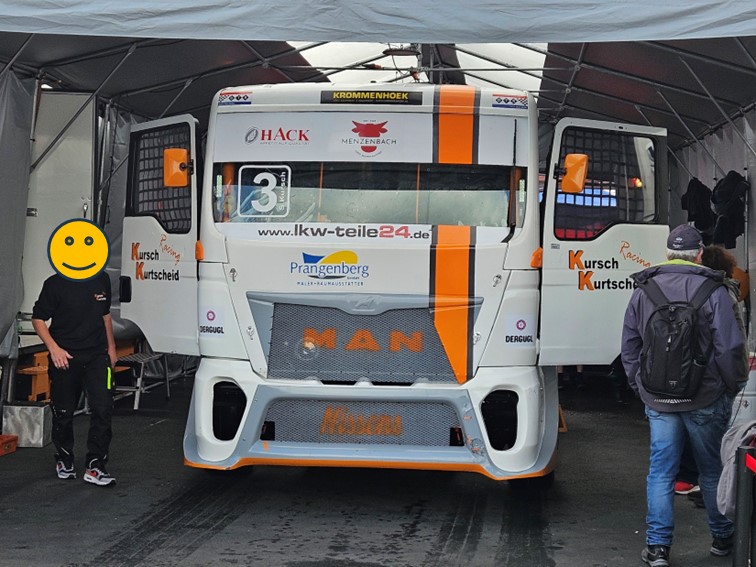 016 Messestande  Fahrerlager 13 07 2024