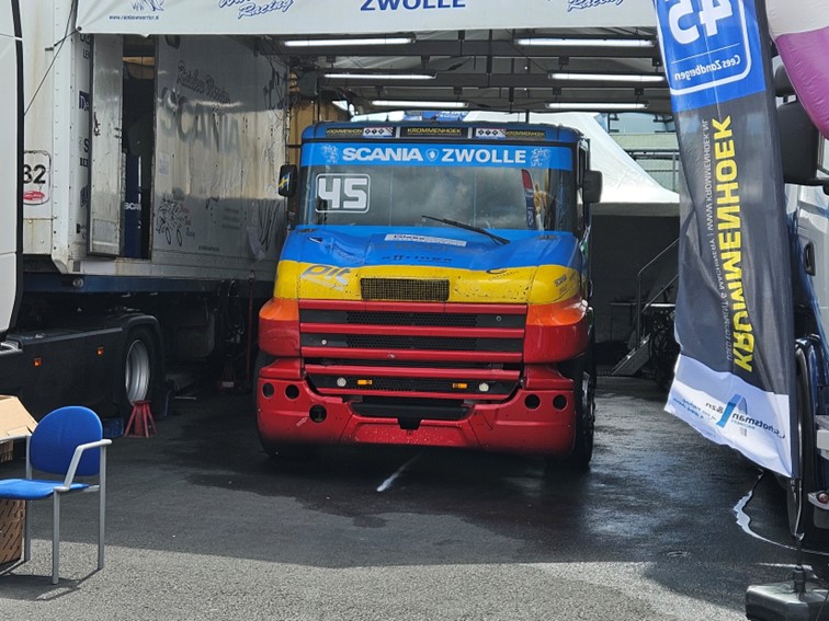 016 Messestande  Fahrerlager 13 07 2024