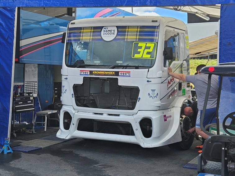 016 Messestande  Fahrerlager 13 07 2024