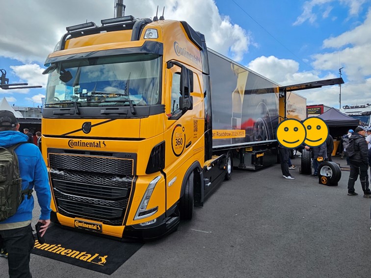 016 Messestande  Fahrerlager 13 07 2024