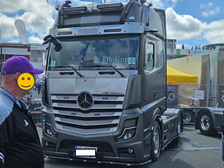 016 Messestande  Fahrerlager 13 07 2024
