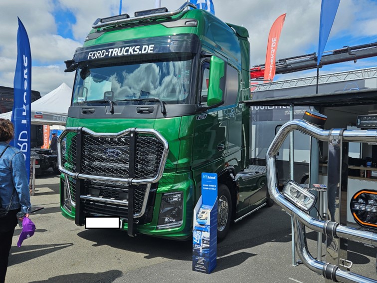 016 Messestande  Fahrerlager 13 07 2024