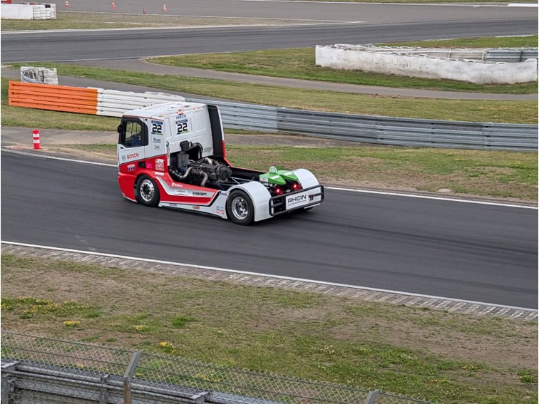 001 Truck Grand Prix   Warm up