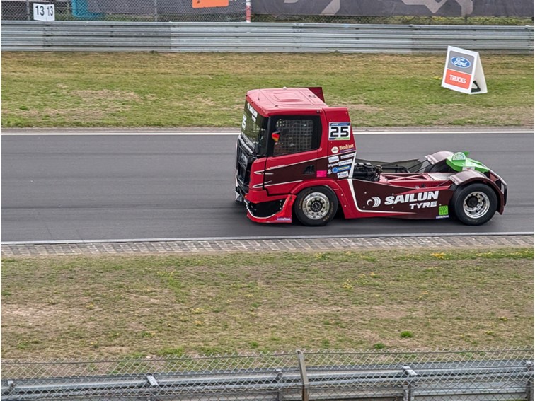 001 Truck Grand Prix   Warm up