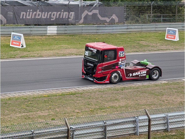 001 Truck Grand Prix   Warm up