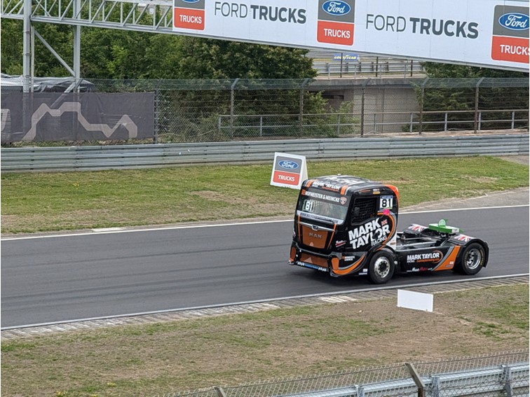 001 Truck Grand Prix   Warm up