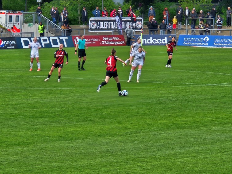 002 SGE Frauen FBL