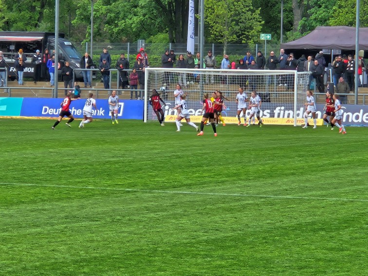 002 SGE Frauen FBL