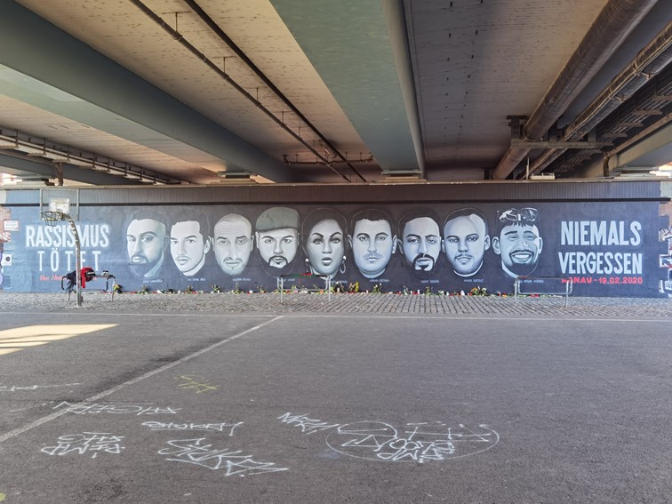 01 Gedenkstaette der Opfer von Hanau 19022020 Friedensbruecke Frankfurt 28022021