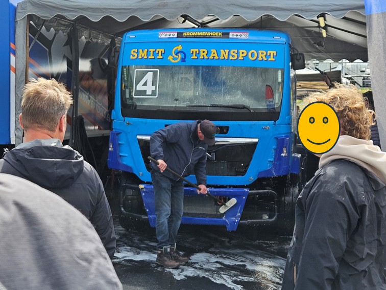 016 Messestande  Fahrerlager 13 07 2024