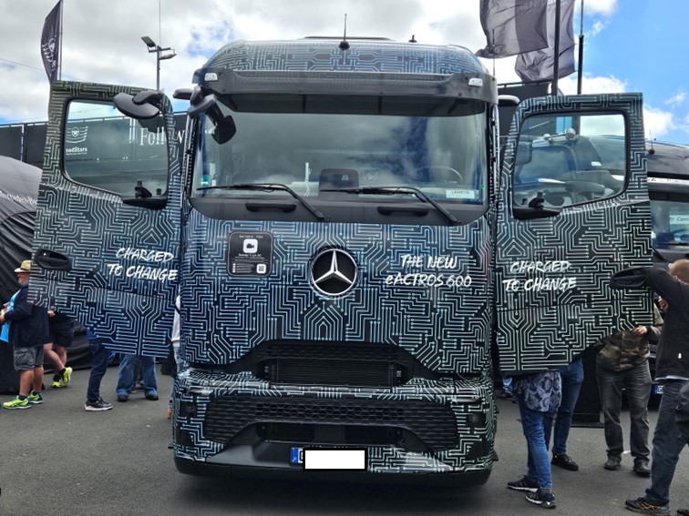 016 Messestande  Fahrerlager 13 07 2024