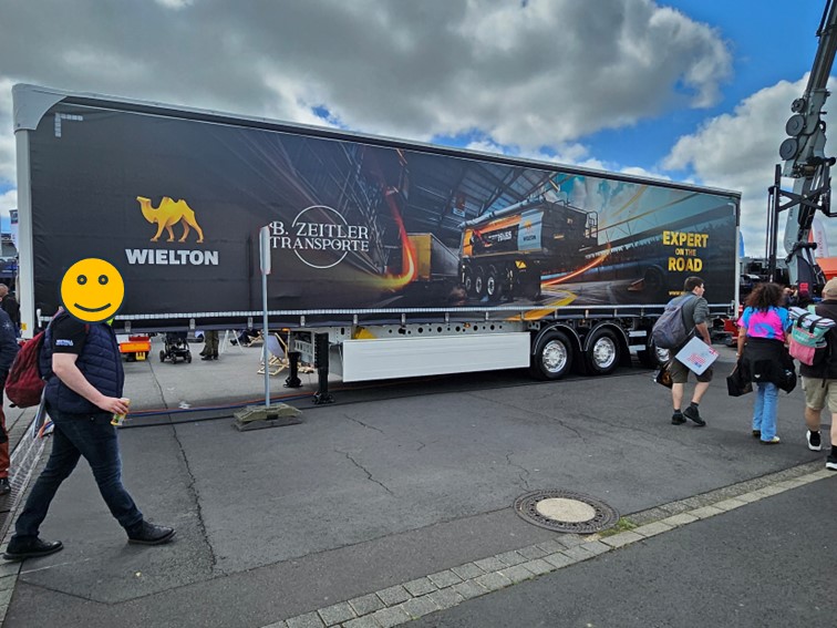 016 Messestande  Fahrerlager 13 07 2024